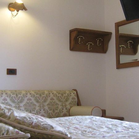 Hotel Villa Plinia Pragelato Bagian luar foto