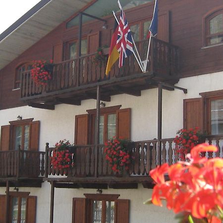 Hotel Villa Plinia Pragelato Bagian luar foto