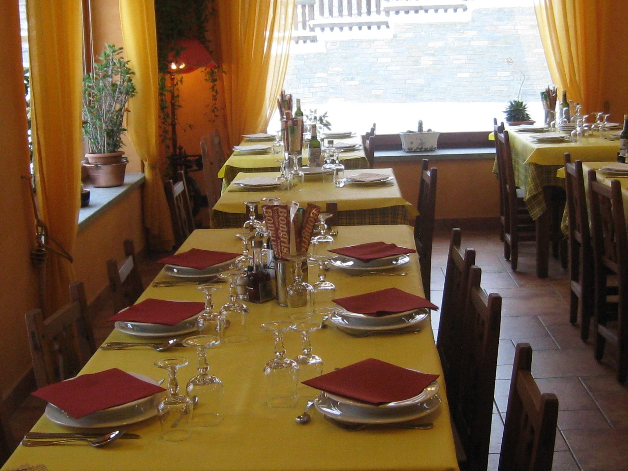Hotel Villa Plinia Pragelato Bagian luar foto