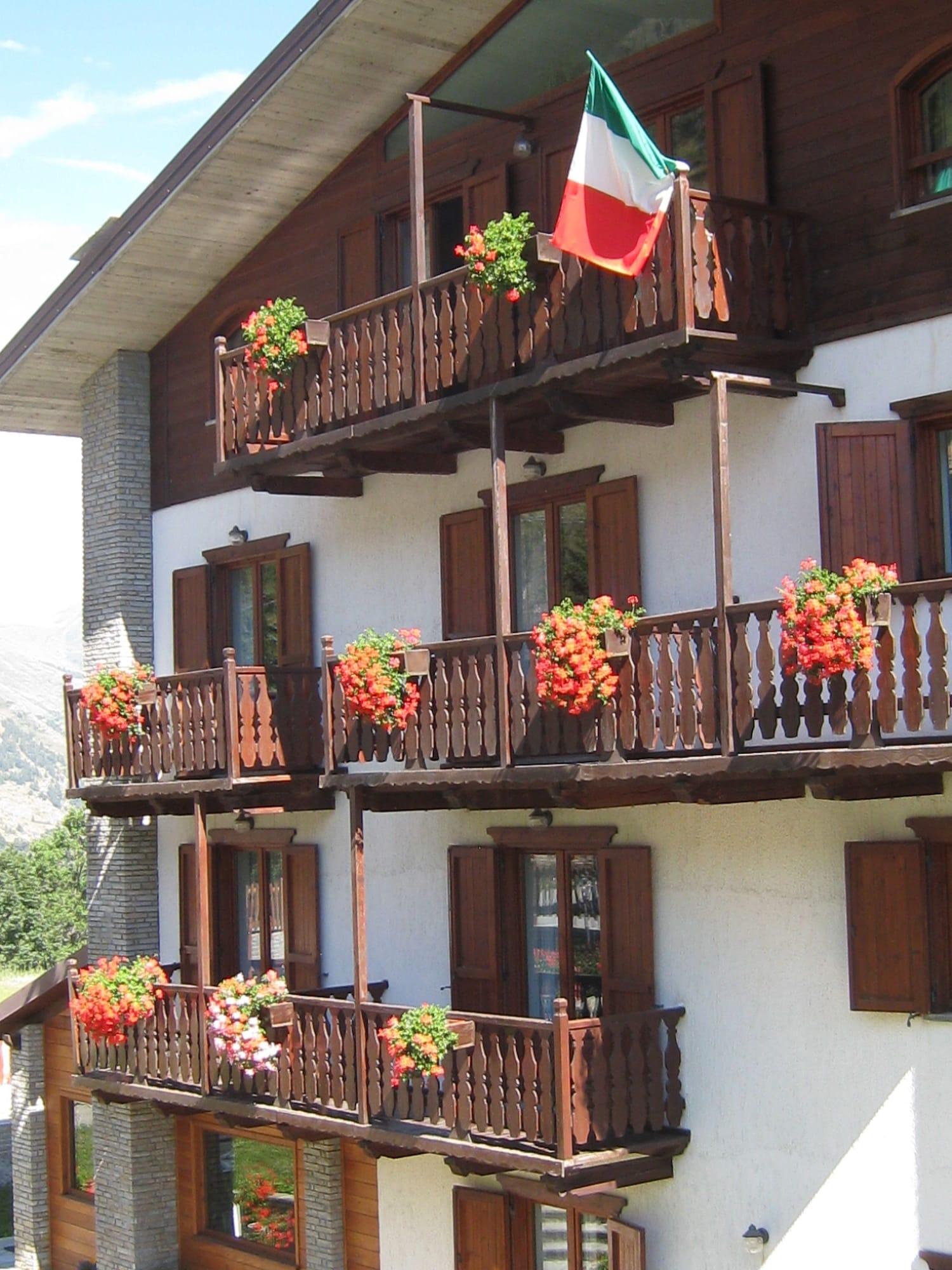 Hotel Villa Plinia Pragelato Bagian luar foto