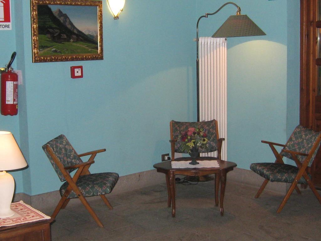 Hotel Villa Plinia Pragelato Bagian luar foto