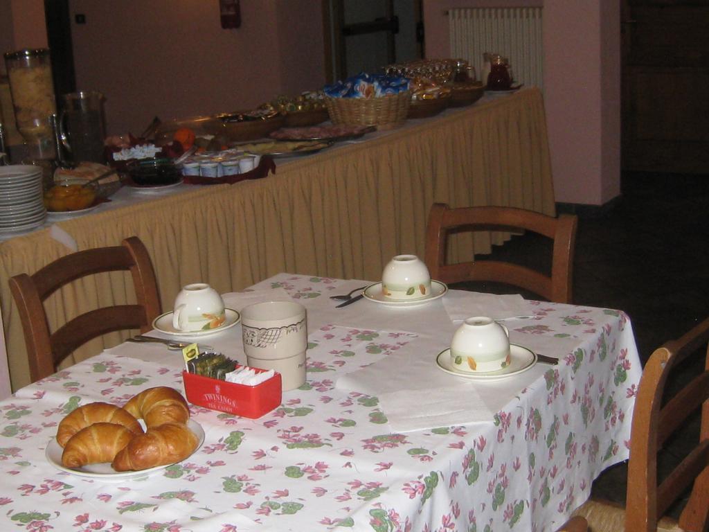 Hotel Villa Plinia Pragelato Bagian luar foto