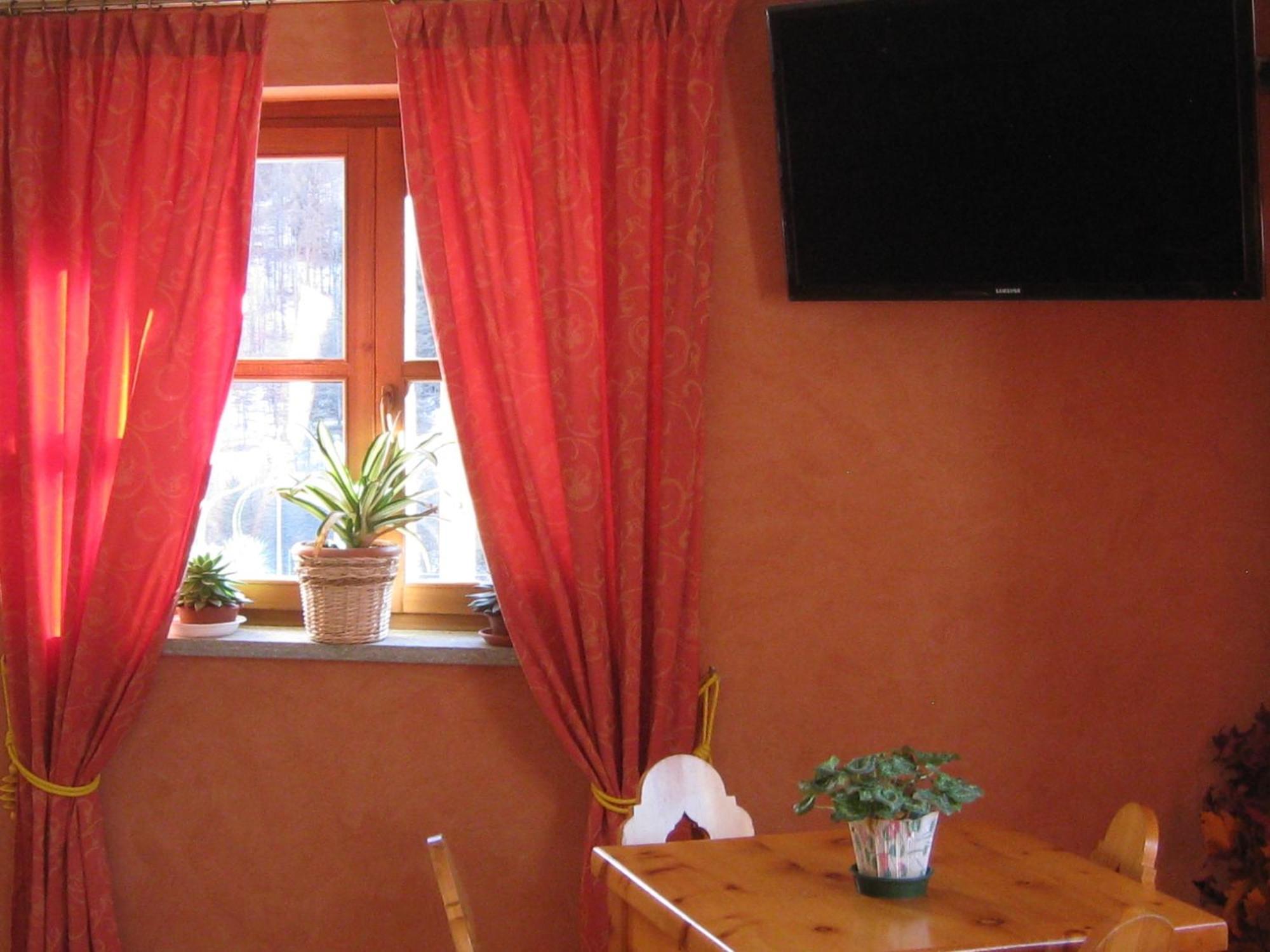 Hotel Villa Plinia Pragelato Bagian luar foto