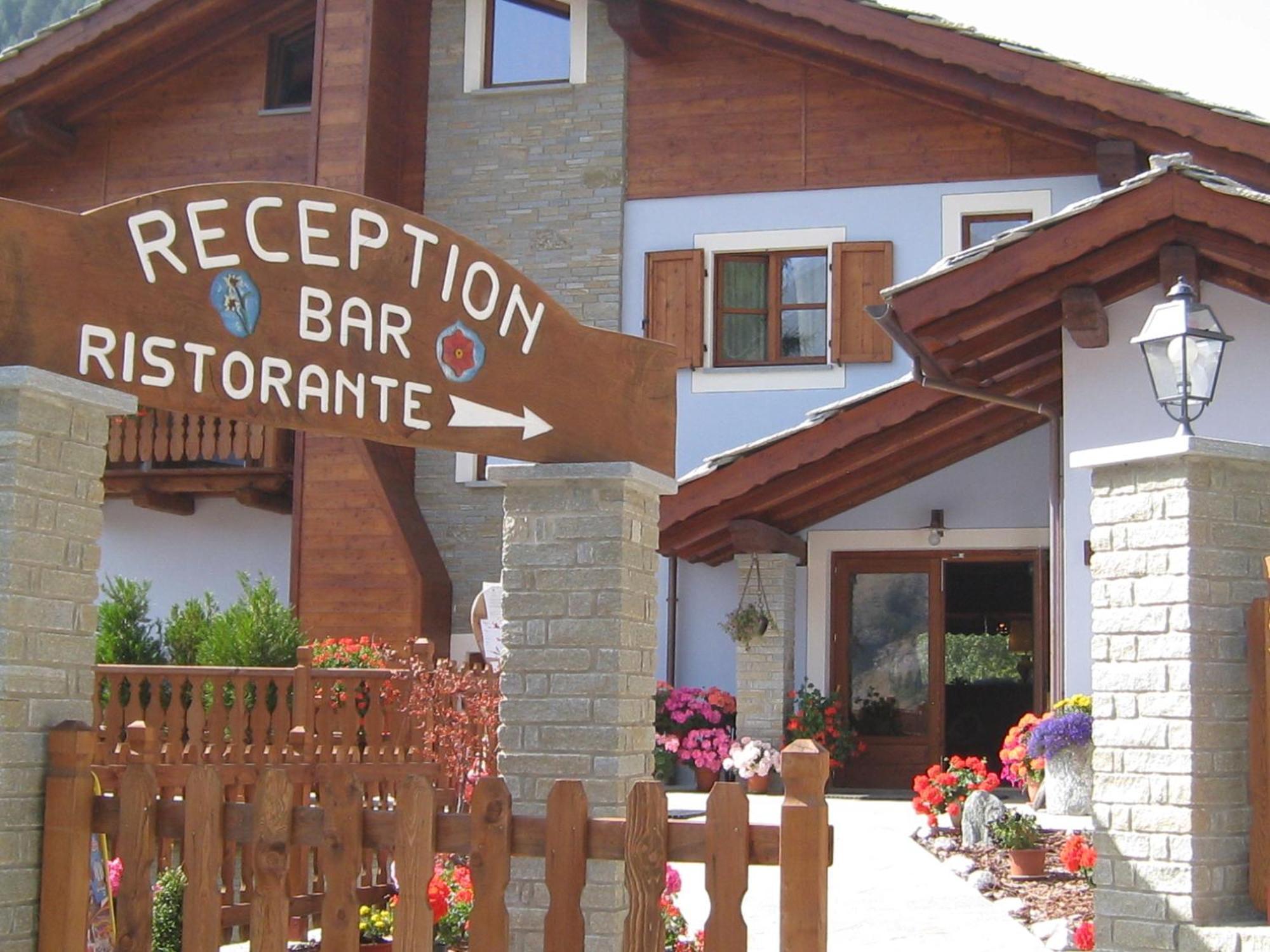 Hotel Villa Plinia Pragelato Bagian luar foto