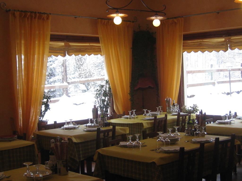 Hotel Villa Plinia Pragelato Bagian luar foto