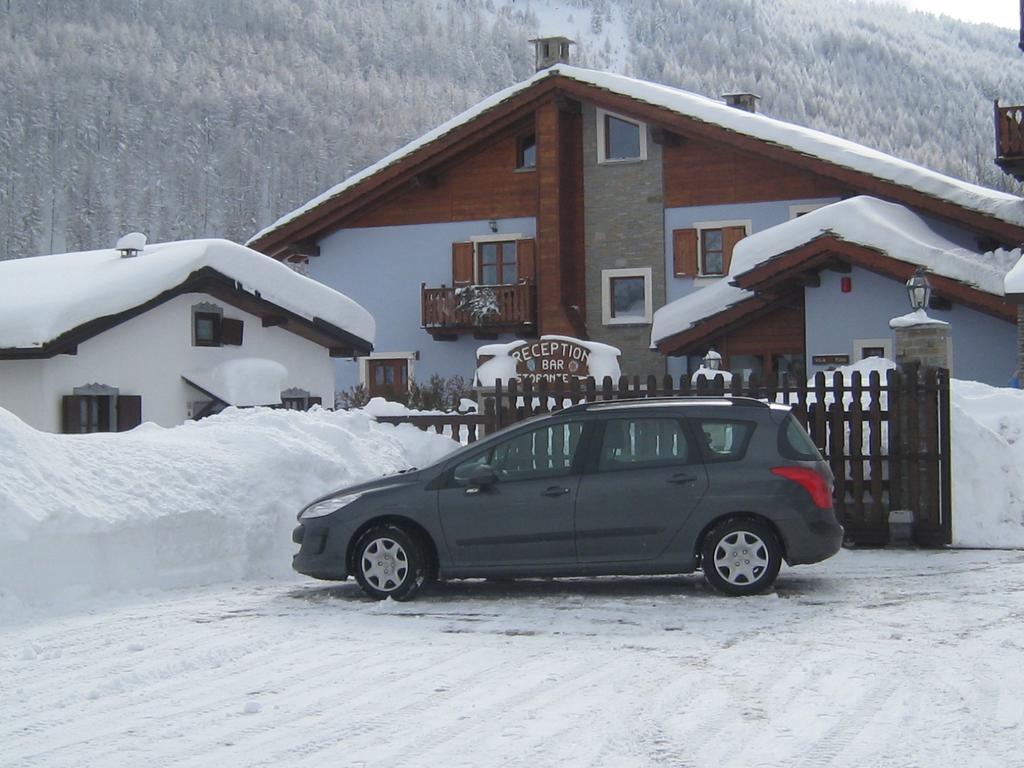 Hotel Villa Plinia Pragelato Bagian luar foto